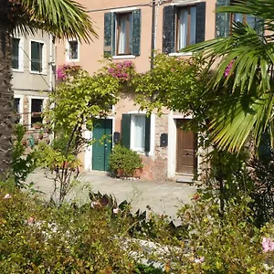 Sestiere Dorsoduro, A Due Passi Da Zattere , Venedig Italien